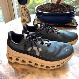 On Cloud Running Teal and Black Sneakers Cloudmonster women’s 9.5